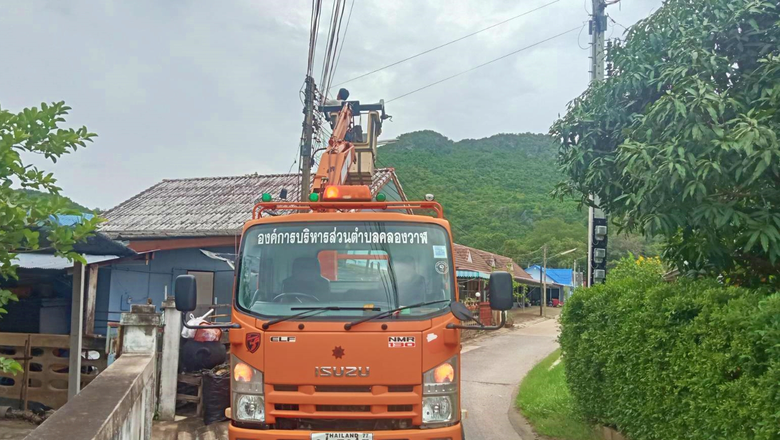 ซ่อมไฟฟ้าส่องสว่างสาธารณะที่ชำรุด ขัดข้อง ในเขตพื้นที่ หมู่ที่ 1 บ้านคลองวาฬ หมู่ที่ 7 บ้านสวนขวัญ และหมู่ที่ 9 บ้านหนองน้ำขาว