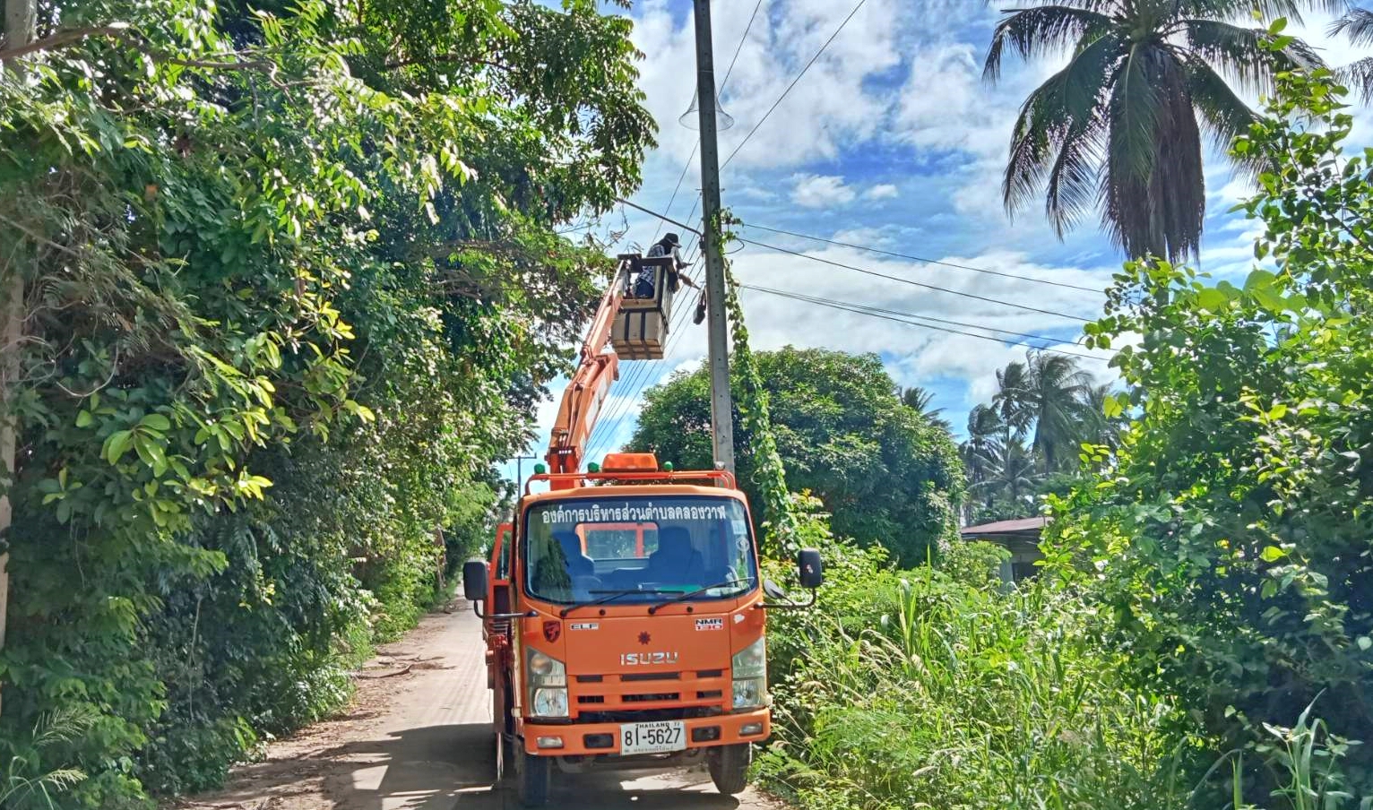 ซ่อมไฟฟ้าส่องสว่างสาธารณะที่ชำรุด ขัดข้อง ในเขตพื้นที่ หมู่ที่ 1 บ้านคลองวาฬ และหมู่ที่ 7 บ้านสวนขวัญ