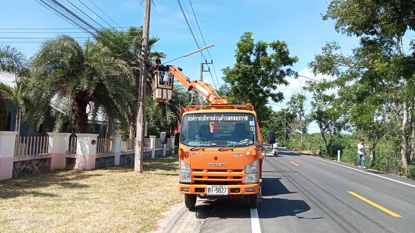 ซ่อมไฟฟ้าส่องสว่างสาธารณะที่ชำรุด ขัดข้อง ในเขตพื้นที่ หมู่ที่ 2 บ้านหนองหิน ตำบลคลองวาฬ