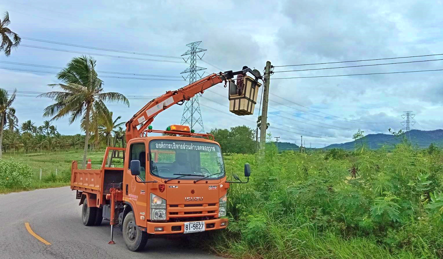 ซ่อมไฟฟ้าส่องสว่างสาธารณะที่ชำรุด ขัดข้อง ในเขตพื้นที่ หมู่ที่ 6 บ้านด่านสิงขร ตำบลคลองวาฬ