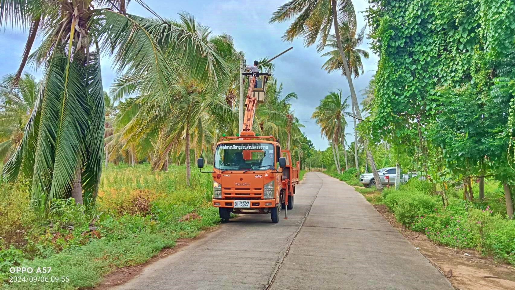 ซ่อมไฟฟ้าส่องสว่างสาธารณะที่ชำรุด ขัดข้อง ในเขตพื้นที่ หมู่ที่ 7 บ้านสวนขวัญ