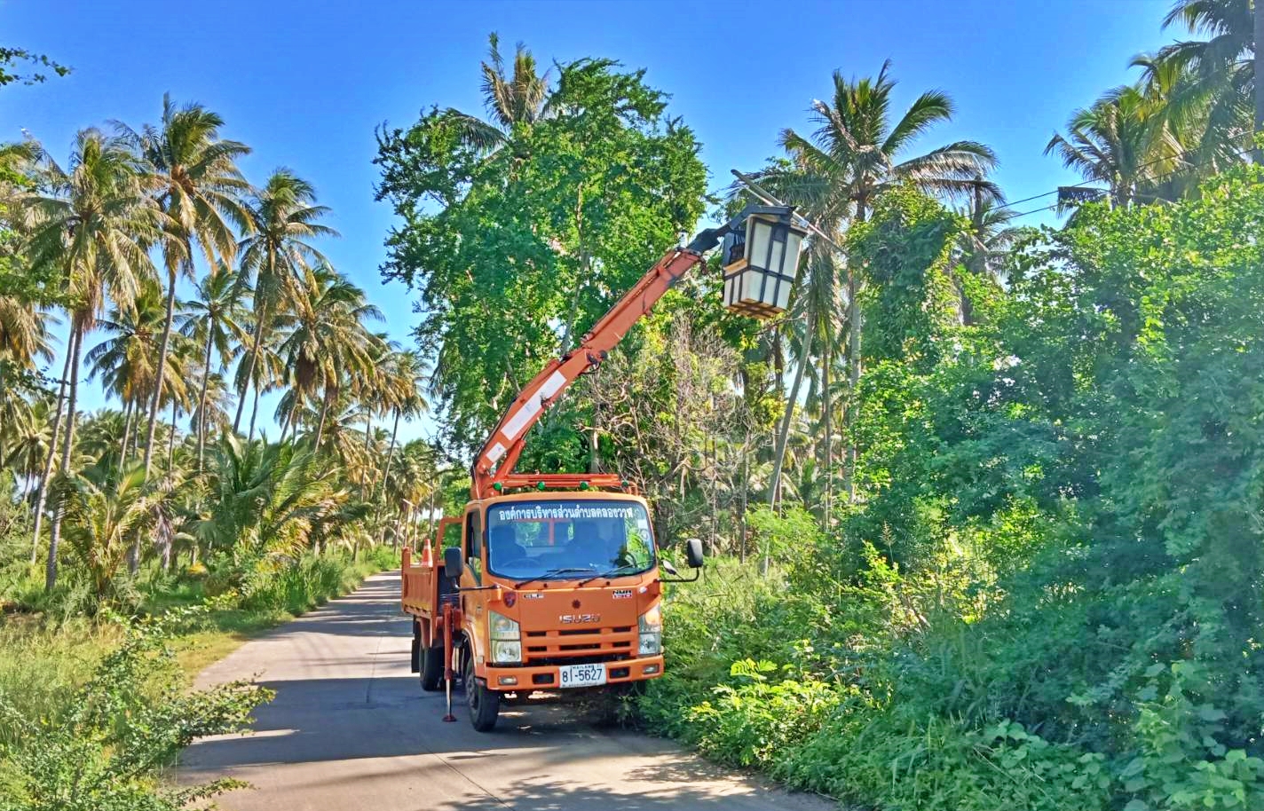 ซ่อมไฟฟ้าส่องสว่างสาธารณะที่ชำรุด ขัดข้อง ในเขตพื้นที่ หมู่ที่ 4 บ้านหว้าโทน