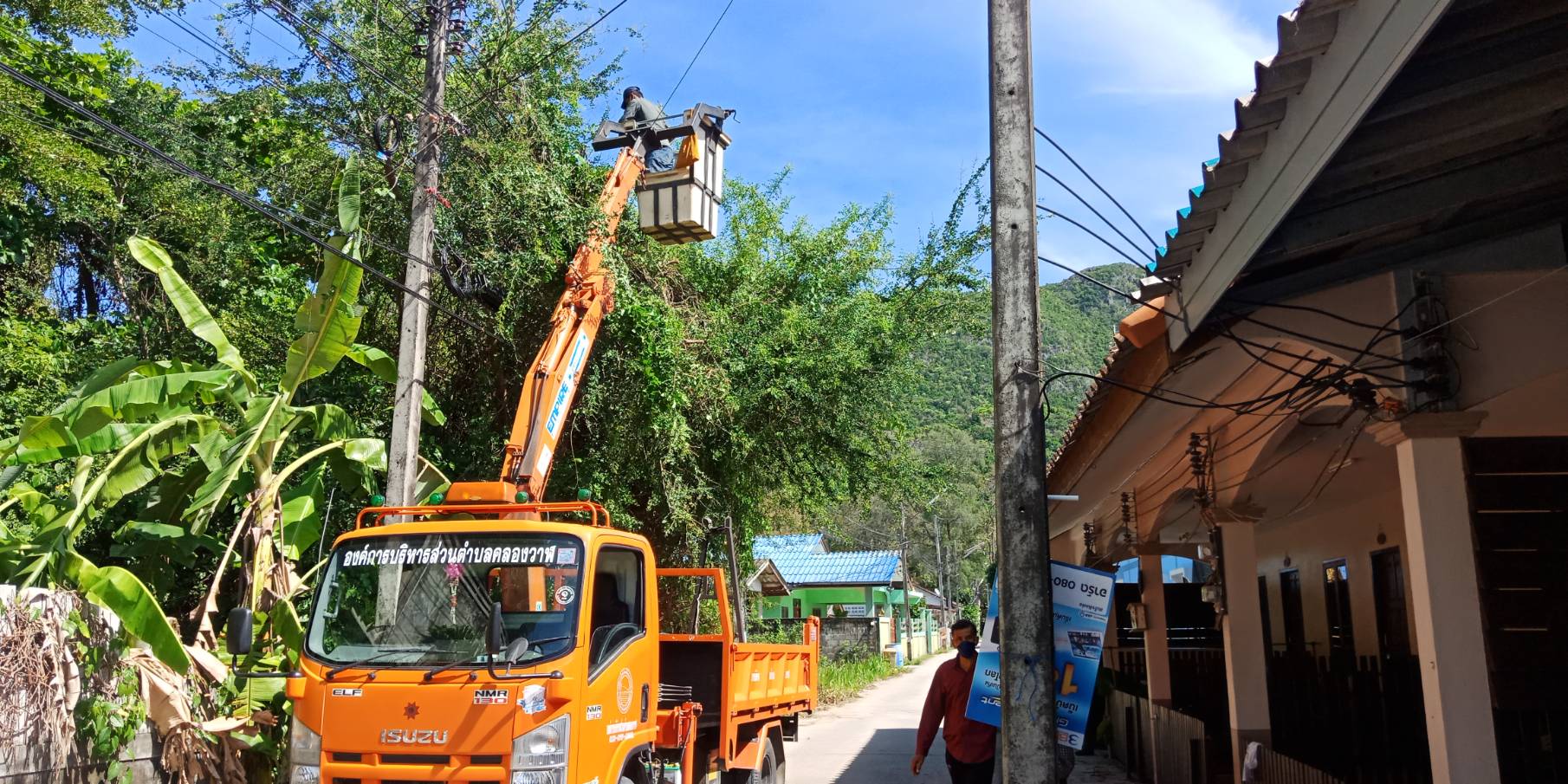 ปรับปรุงภูมิทัศน์สองข้างทางซอยพูลสวัสดิ์หมู่ที่ 1 บ้านคลองวาฬ