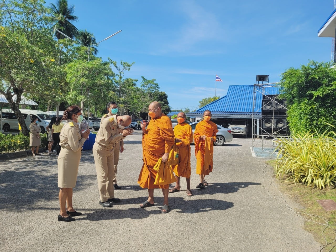 พิธีทำบุญสำนักงาน ณ ห้องประชุมอบต.คลองวาฬ