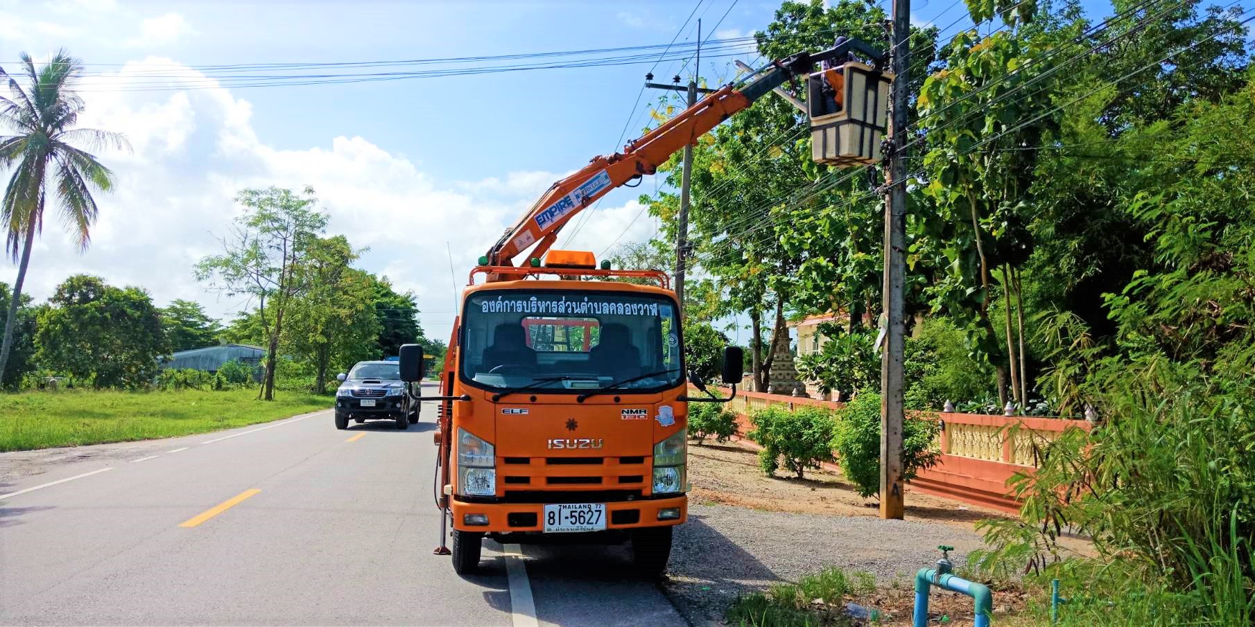 ซ่อมไฟฟ้าส่องสว่างสาธารณะที่ชำรุด ขัดข้อง ในเขตพื้นที่ หมู่ที่ 4 บ้านหว้าโทน และหมู่ที่ 6 บ้านด่านสิงขร ตำบลคลองวาฬ 