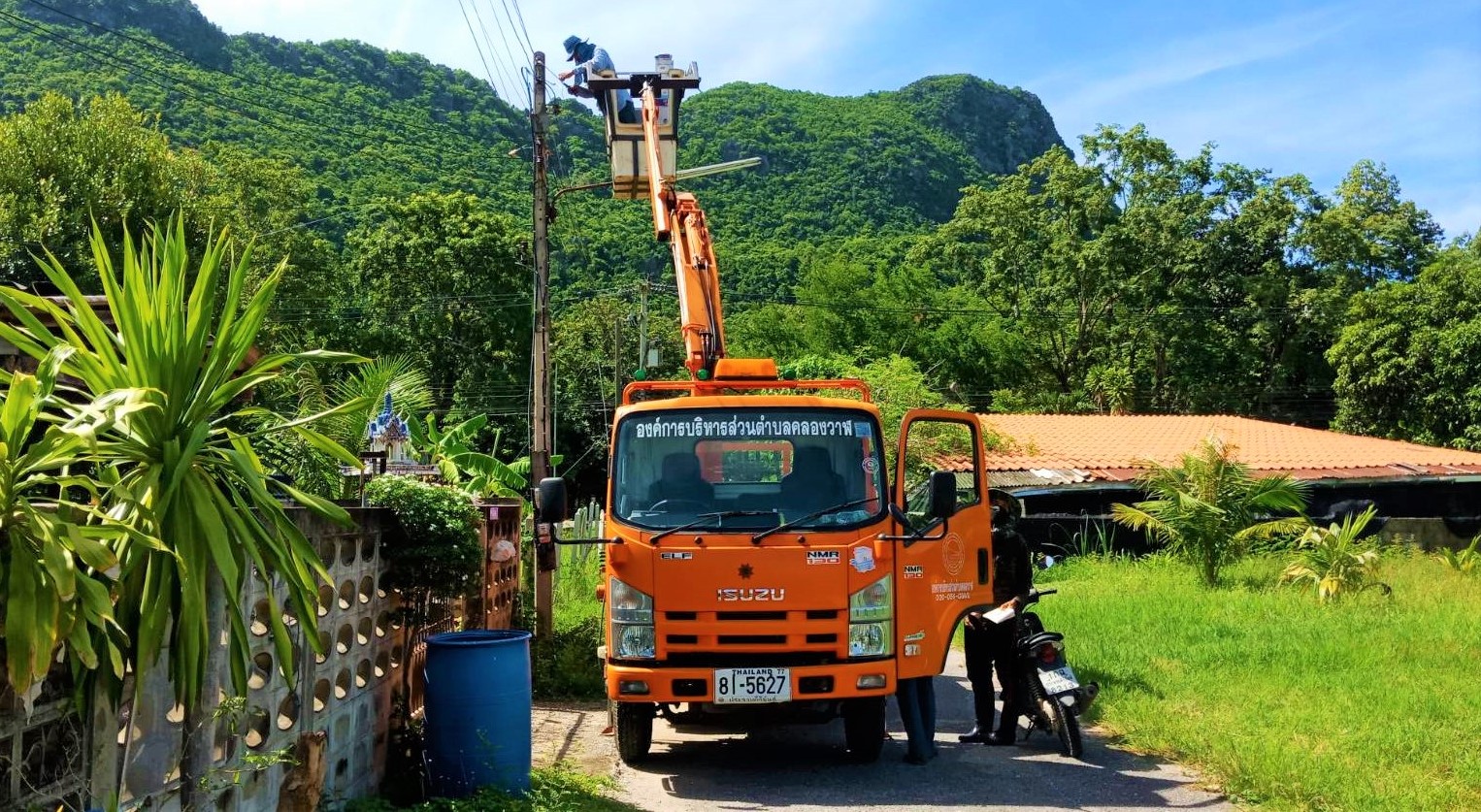 ซ่อมไฟฟ้าส่องสว่างสาธารณะที่ชำรุด ขัดข้อง ในเขตพื้นที่ หมู่ที่ 1 บ้านคลองวาฬ ตำบลคลองวาฬ