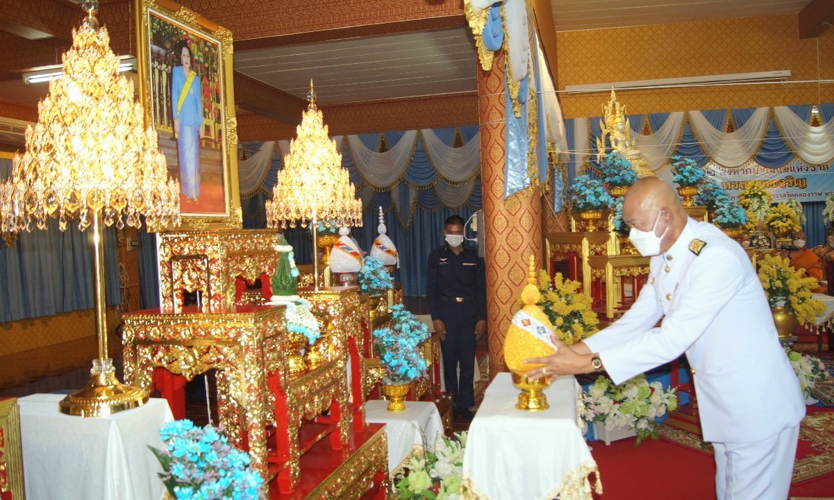  ร่วมพิธีถวายเครื่องราชสักการะ และวางพานพุ่มเฉลิมพระเกียรติสมเด็จพระนางเจ้าสิริกิติ์ พระบรมราชินีนาถฯ ณ วัดคลองวาฬพระอารามหลวง