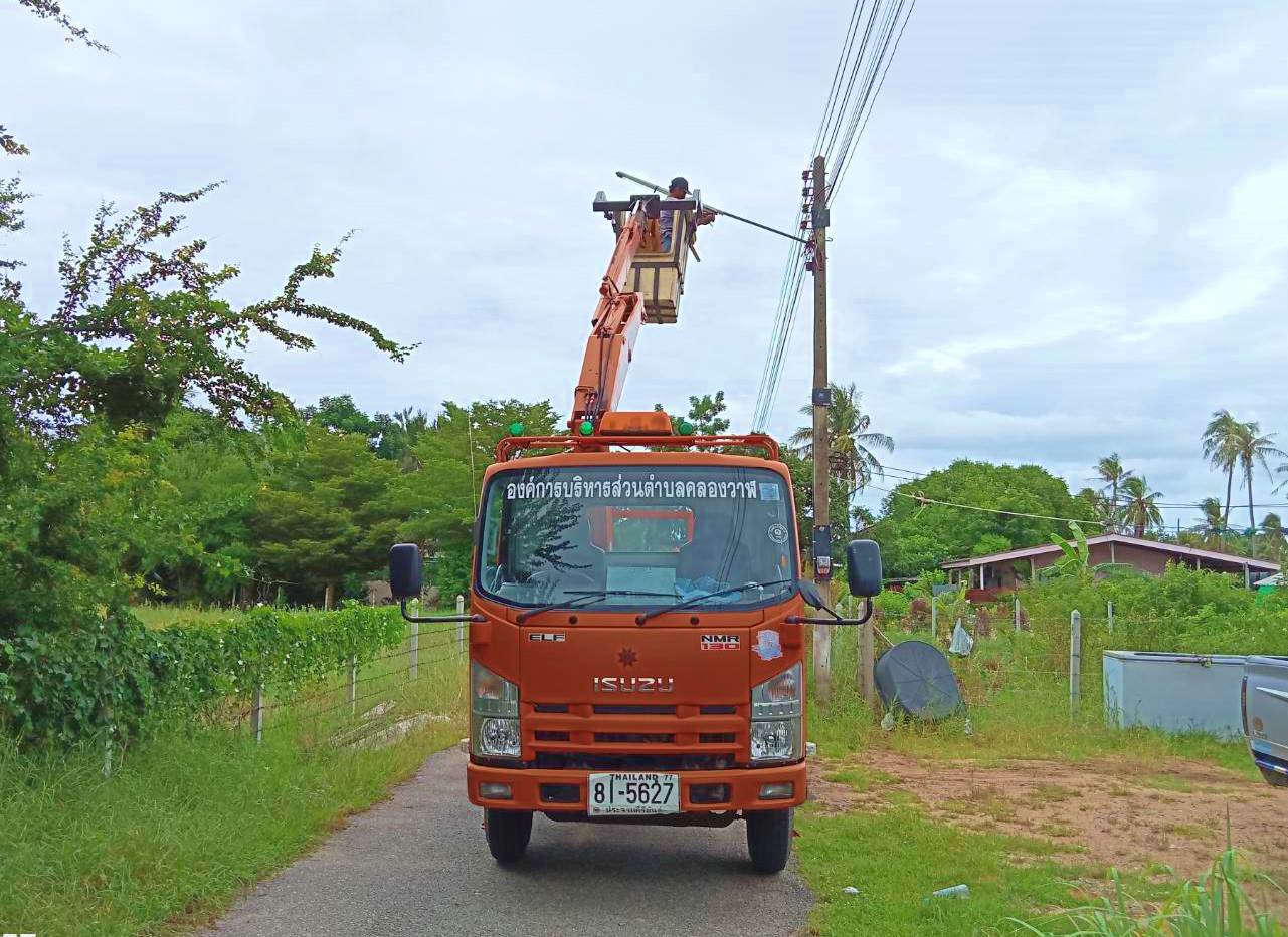 ซ่อมไฟฟ้าส่องสว่างสาธารณะที่ชำรุด ขัดข้อง ในเขตพื้นที่ หมู่ที่ 1 บ้านคลองวาฬ หมู่ที่ 5 บ้านห้วยใหญ่