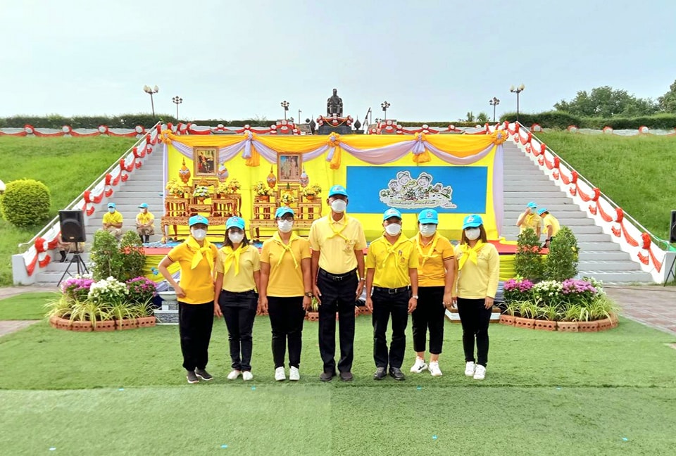 จิตอาสาพัฒนาปรับปรุงภูมิทัศน์ บริเวณลานพระบรมราชานุสาวรีย์ พระบาทสมเด็จพระจอมเกล้าเจ้าอยู่หัว รัชกาลที่ 4