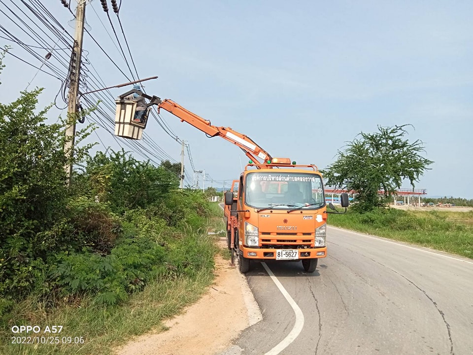 ซ่อมไฟฟ้าส่องสว่างสาธารณะที่ชำรุด ขัดข้อง ในเขตพื้นที่ หมู่ที่ 1 บ้านคลองวาฬ 