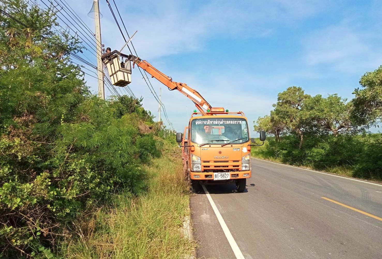 ซ่อมไฟฟ้าส่องสว่างสาธารณะที่ชำรุด ขัดข้อง ในเขตพื้นที่ หมู่ที่ 1 บ้านคลองวาฬ