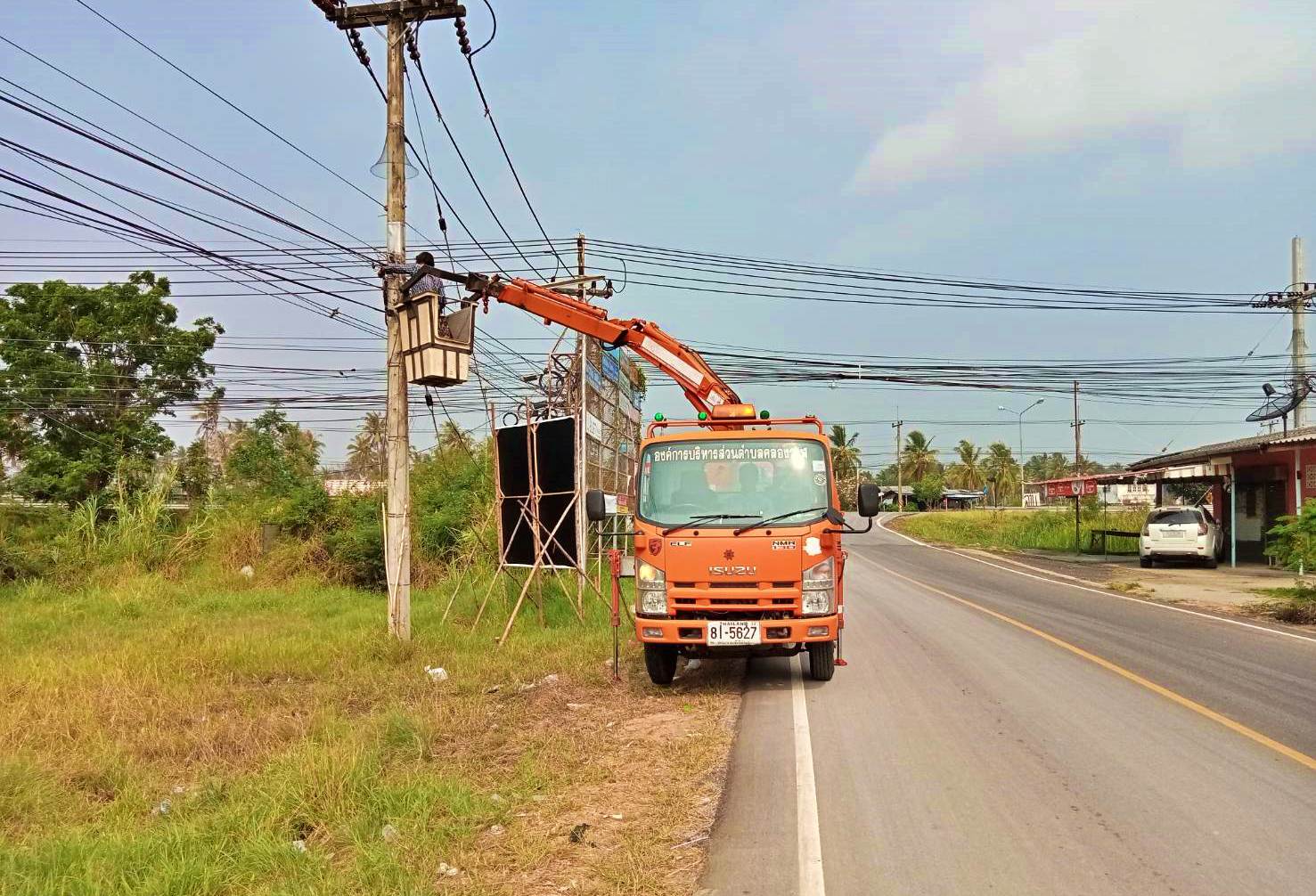 ซ่อมไฟฟ้าส่องสว่างสาธารณะที่ชำรุด ขัดข้อง ในเขตพื้นที่ หมู่ที่ 8 บ้านนาทอง และหมู่ที่ 9 บ้านหนองน้ำขาว