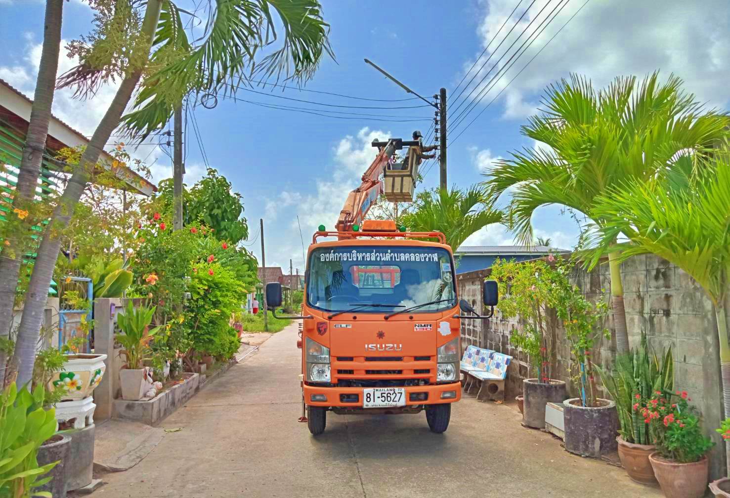 ซ่อมไฟฟ้าส่องสว่างสาธารณะที่ชำรุด ขัดข้อง ในเขตพื้นที่ หมู่ที่ 1 บ้านคลองวาฬ และหมู่ที่ 2 บ้านหนองหิน