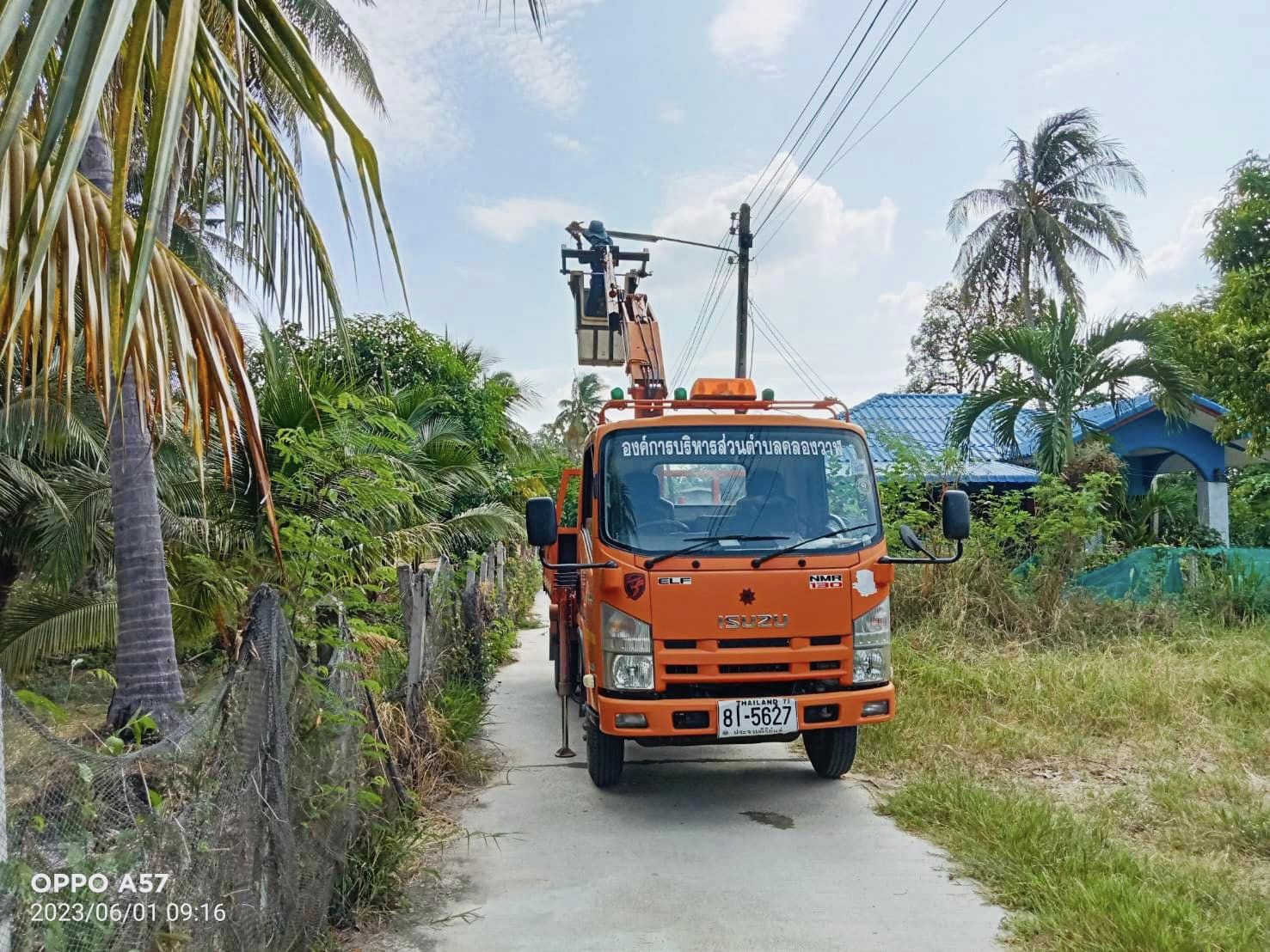 ซ่อมไฟฟ้าส่องสว่างสาธารณะที่ชำรุด ขัดข้อง ในเขตพื้นที่ หมู่ที่ 2 บ้านหนองหิน