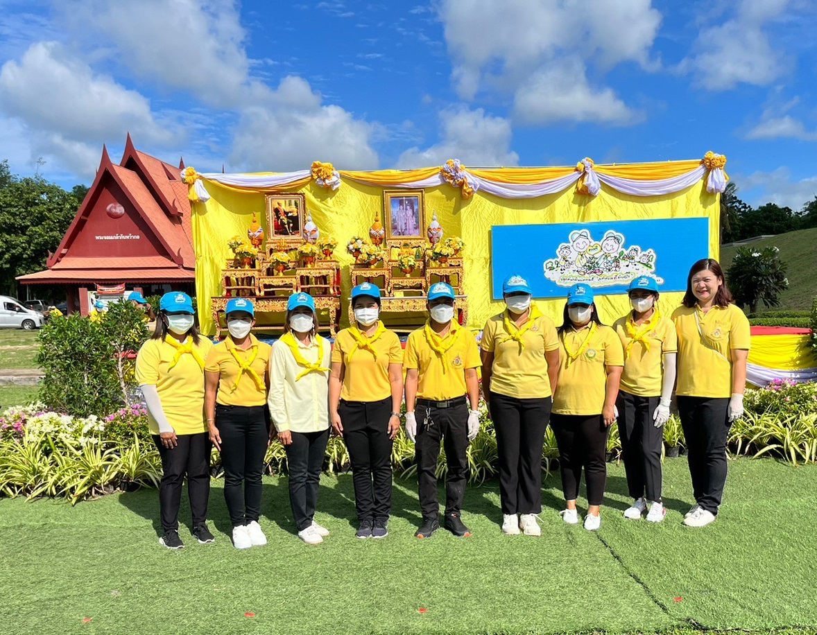 จิตอาสาพัฒนาปรับปรุงภูมิทัศน์บริเวณลานพระบรมราชานุสาวรีย์ พระบาทสมเด็จพระจอมเกล้าเจ้าอยู่หัว รัชกาลที่ 4 อุทยานวิทยาศาสตร์พระจอมเกล้า ณ หว้ากอ