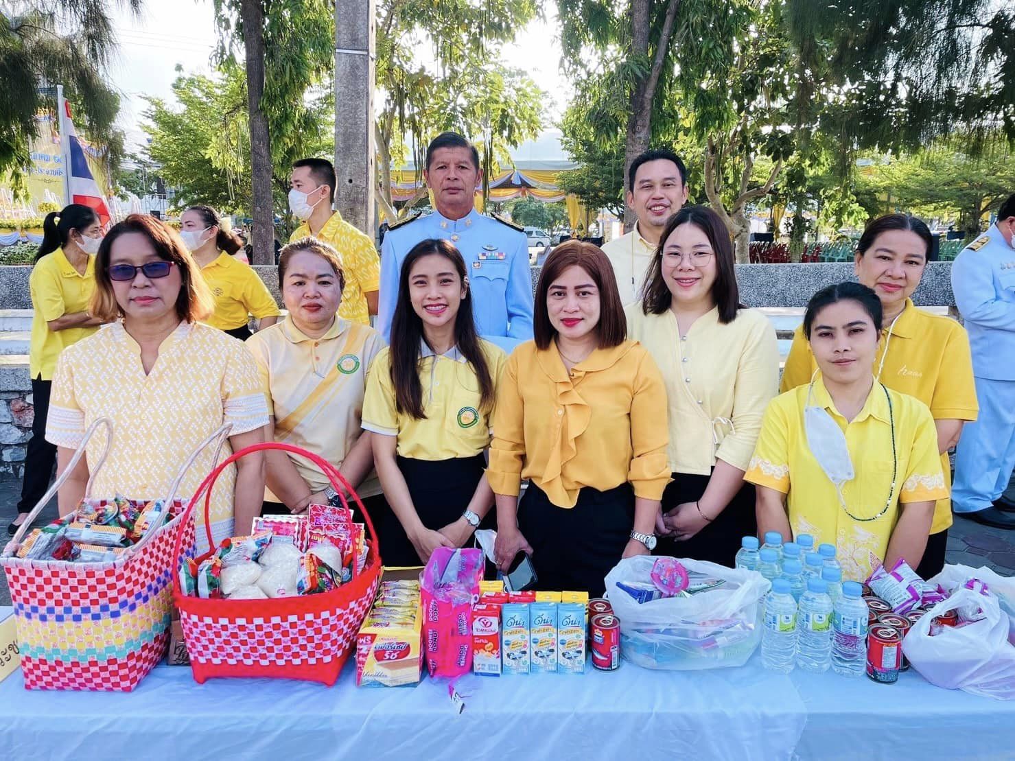 ร่วมพิธีทำบุญตักบาตรถวายพระราชกุศล เนื่องในวันนวมินทรมหาราช