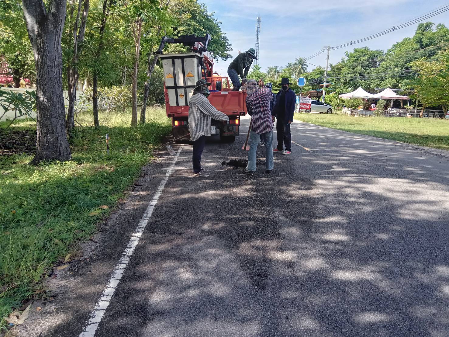 ซ่อมแซมถนนสาธารณะที่ชำรุด ในเขตพื้นที่ถนนลาดยางสายประจวบ-หนองหิน  หมู่ที่1 ตำบลคลองวาฬ