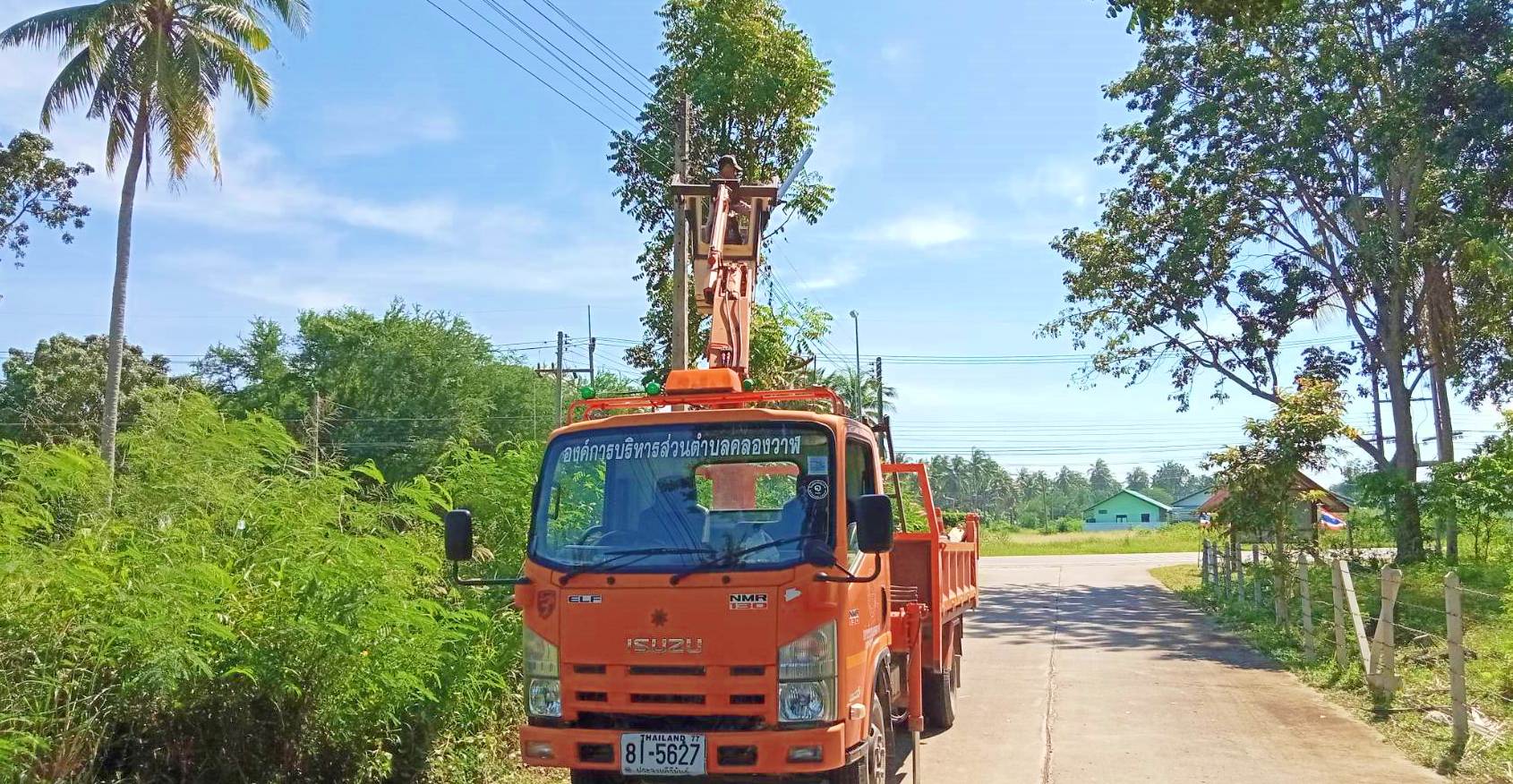 ติดตั้งไฟฟ้าส่องสว่างสาธารณะ ในเขตพื้นที่ หมู่ที่ 4 บ้านหว้าโทน