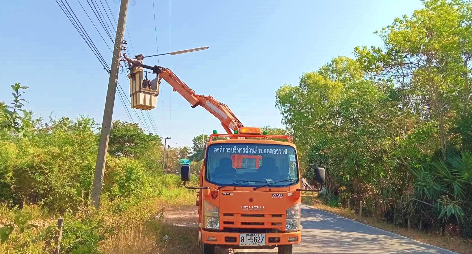 ซ่อมไฟฟ้าส่องสว่างสาธารณะที่ชำรุด ขัดข้อง ในเขตพื้นที่ หมู่ที่ 5 บ้านห้วยใหญ่ ตำบลคลองวาฬ