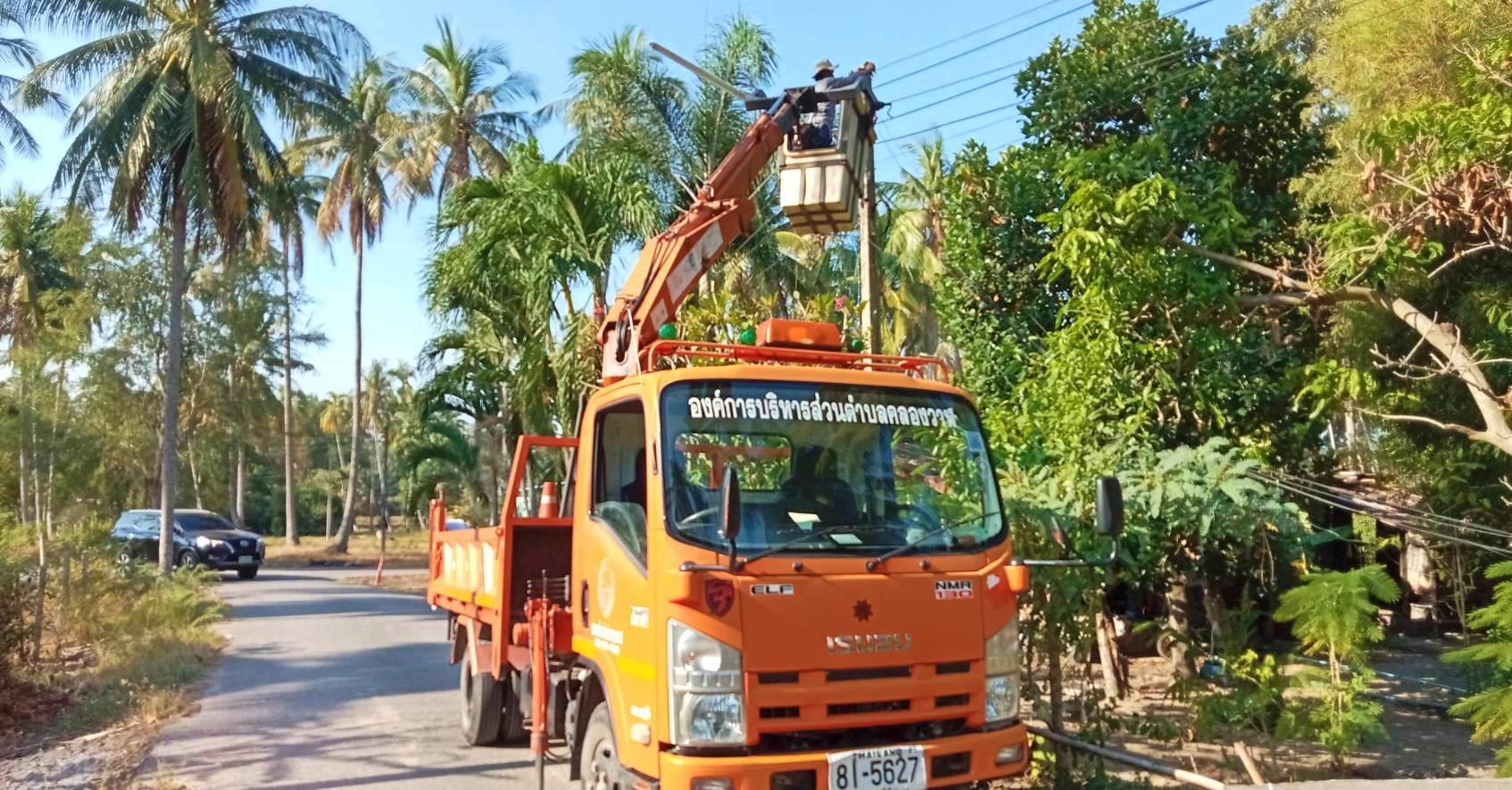 ซ่อมไฟฟ้าส่องสว่างสาธารณะที่ชำรุด ขัดข้อง ในเขตพื้นที่ หมู่ที่ 2 บ้านหนองหิน และหมู่ที่ 9 บ้านหนองน้ำขาว ตำบลคลองวาฬ